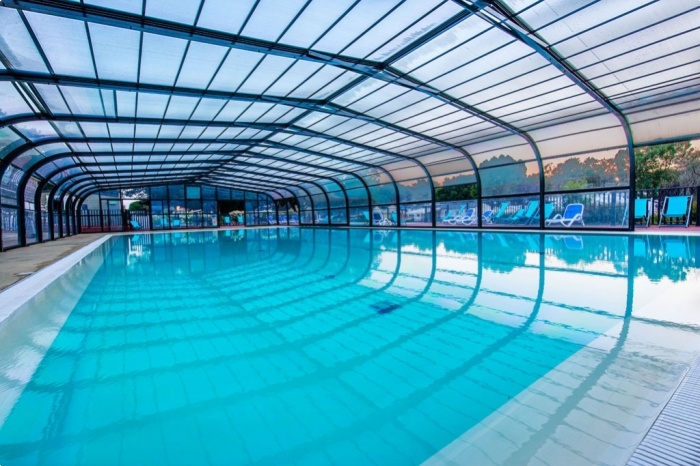 Piscine couverte et chauffée - Camping Guérande